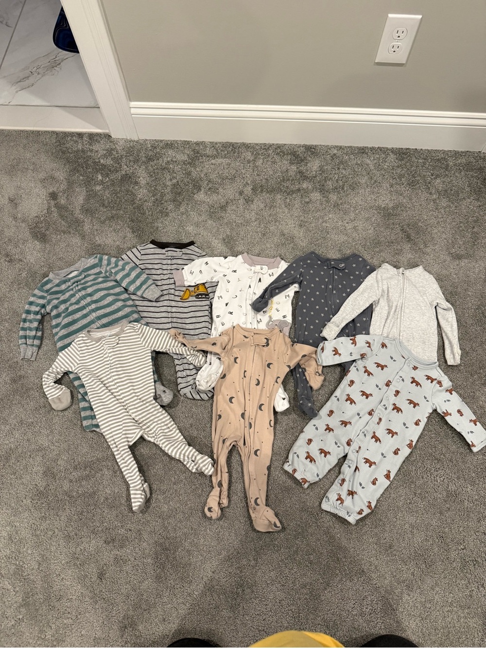 carter's footie bundle (8) Baby 0-3M Gray & White